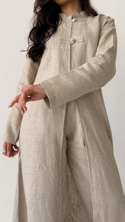 Daqla with natural linen trousers