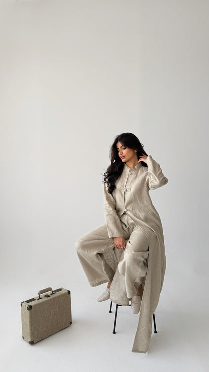 Daqla with natural linen trousers