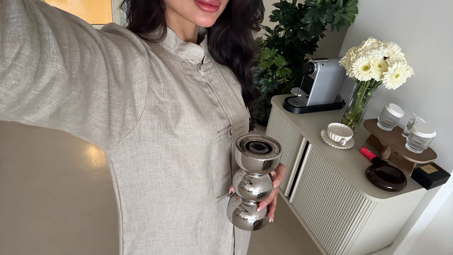 Daqla with natural linen trousers