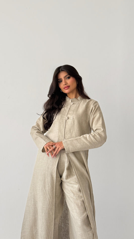 Daqla with natural linen trousers