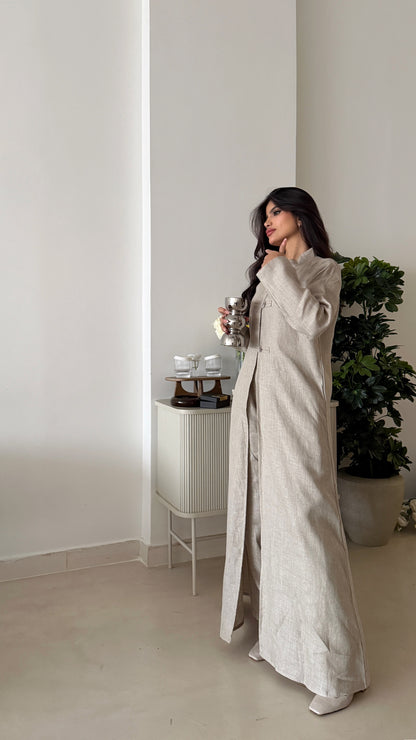 Daqla with natural linen trousers
